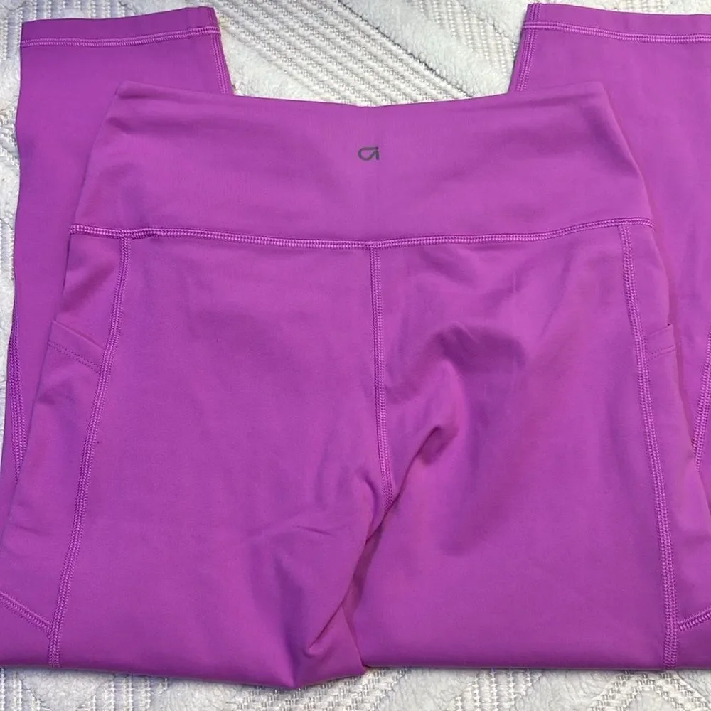 GAP - GapFit - Cropped Pocket Legging in Purple